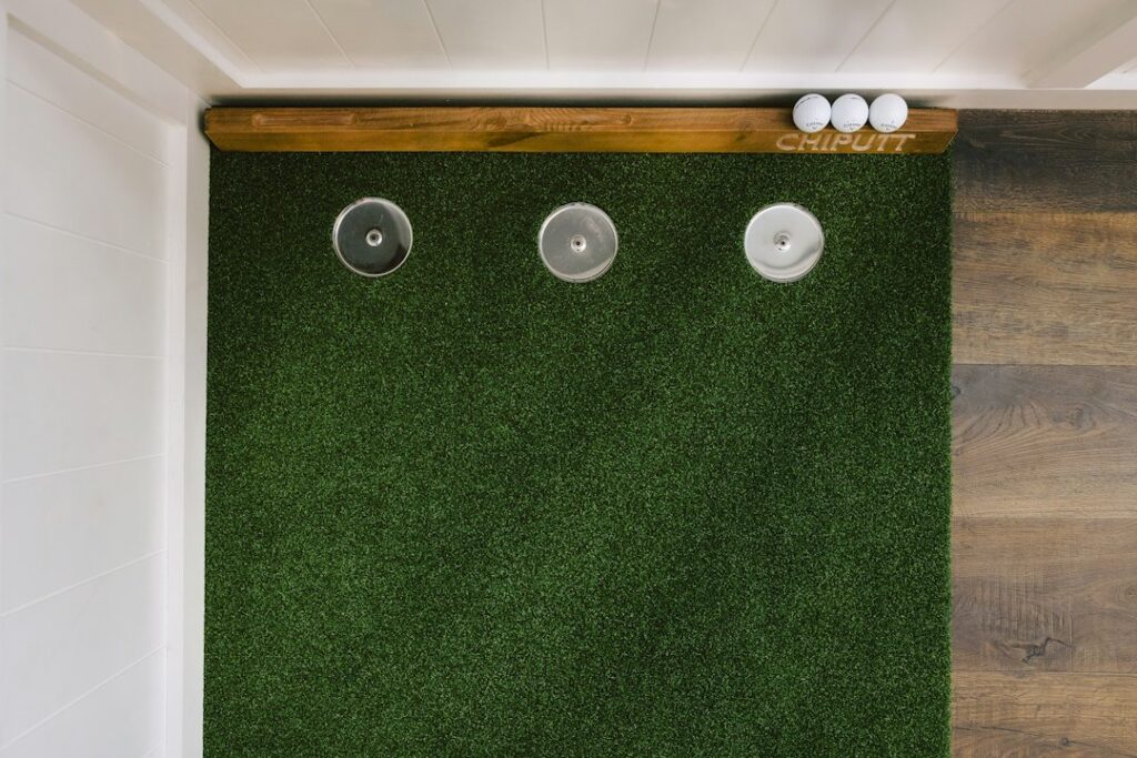 Professional Putting Green Turf: Stimp, Density & Fiber Guide