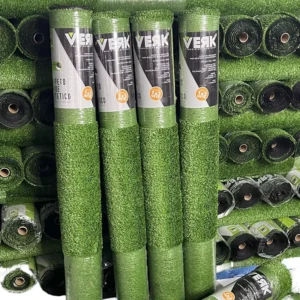 Anti-UV PE Green Grass Custom Size Density Artificial Turf for Construction Site Fence Courtyard