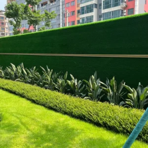 ISO Certified 10mm PP PE Artificial Grass Fence Roll, High-Density, Soft, UV Resistant for Scaffolding and Hoarding Sites